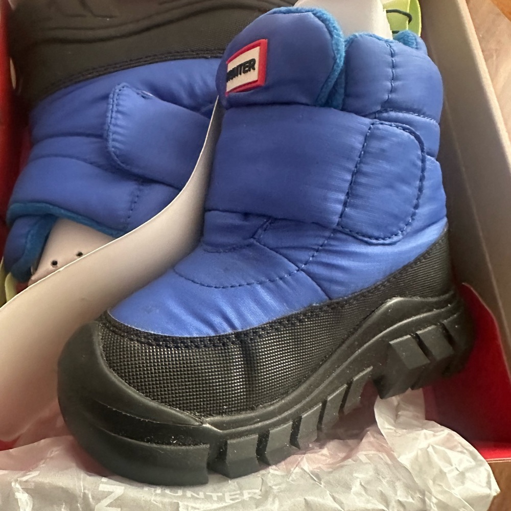 Hunter Kids Blue Snow Boots.  US size 8. UK 7. Worn once